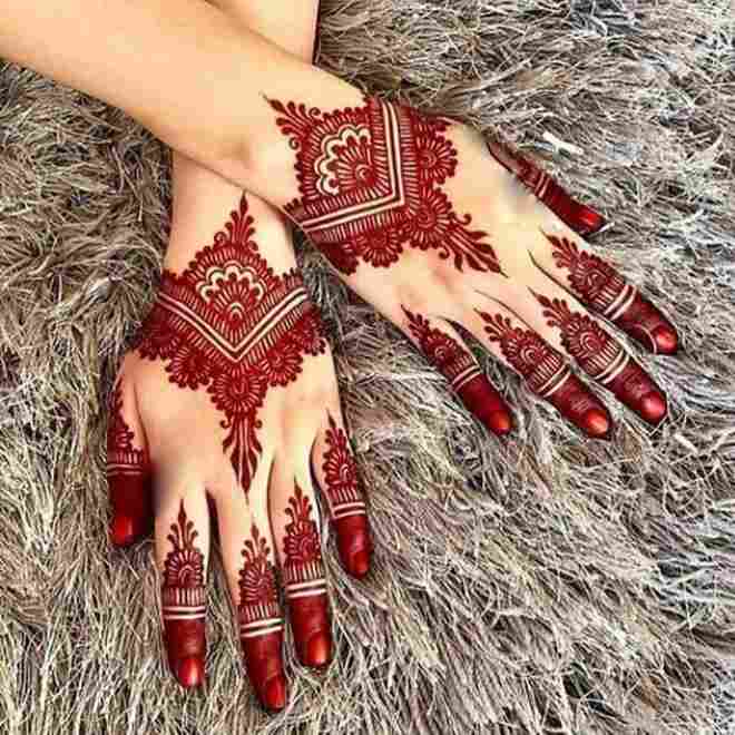 تصویر 1 از حنا هندی شرابی روی ناخن برای ایجاد ظاهر متفاوت ناخن